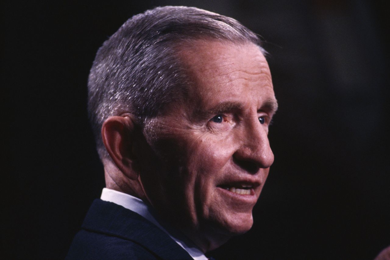 During the 1992 election cycle, Perot directly challenged Clinton and Bush's support of the North American Free Trade Agreement. He argued the treaty would cause the loss of American jobs.