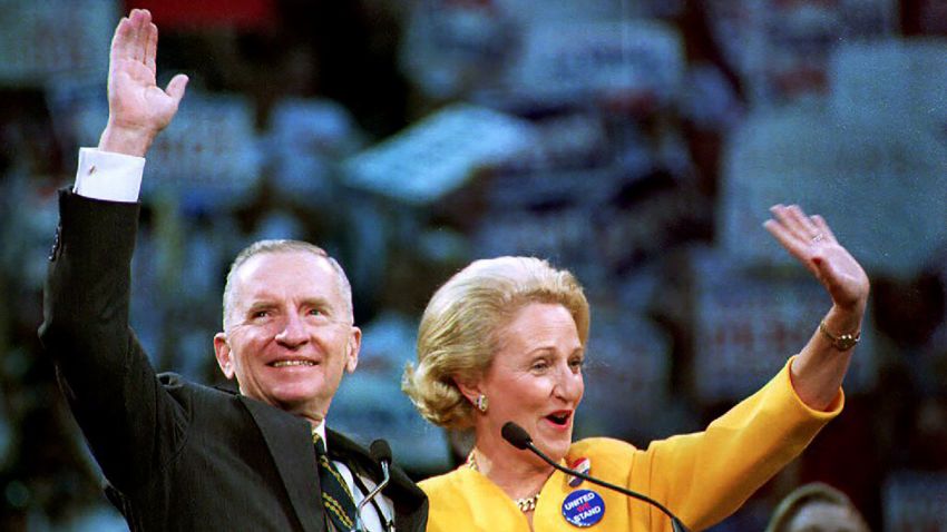 DALLAS, :  U.S. independant presidential candidate Ross Perot(L) and his wife Margot (R)wave to the supporters gathered at Dallas' Reunion Arena 02 November for Perot's last campaign rally before the U.S. general election 03 November. (Photo credit should read PAUL J. RICHARDS/AFP/Getty Images)