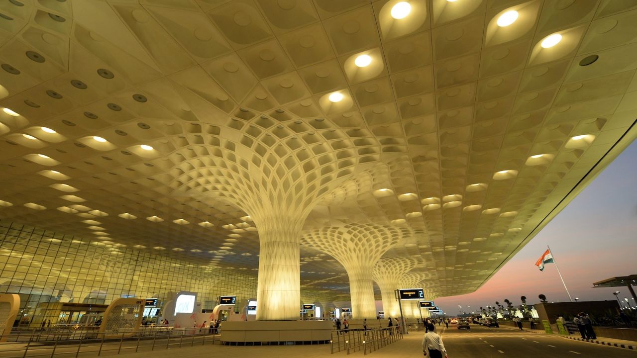Serving India's commercial capital, Chhatrapati Shivaji Maharaj International Airport Mumbai is one of the most beautiful airports in the country.  