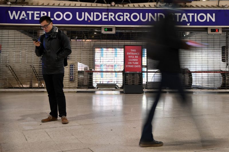 London tracks passengers movements on underground CNN Business