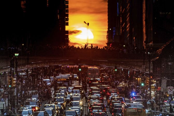 <strong>42nd Street:</strong> This street is one of the best ones for catching the show. The July 12, 2018, sunset looked terrific.