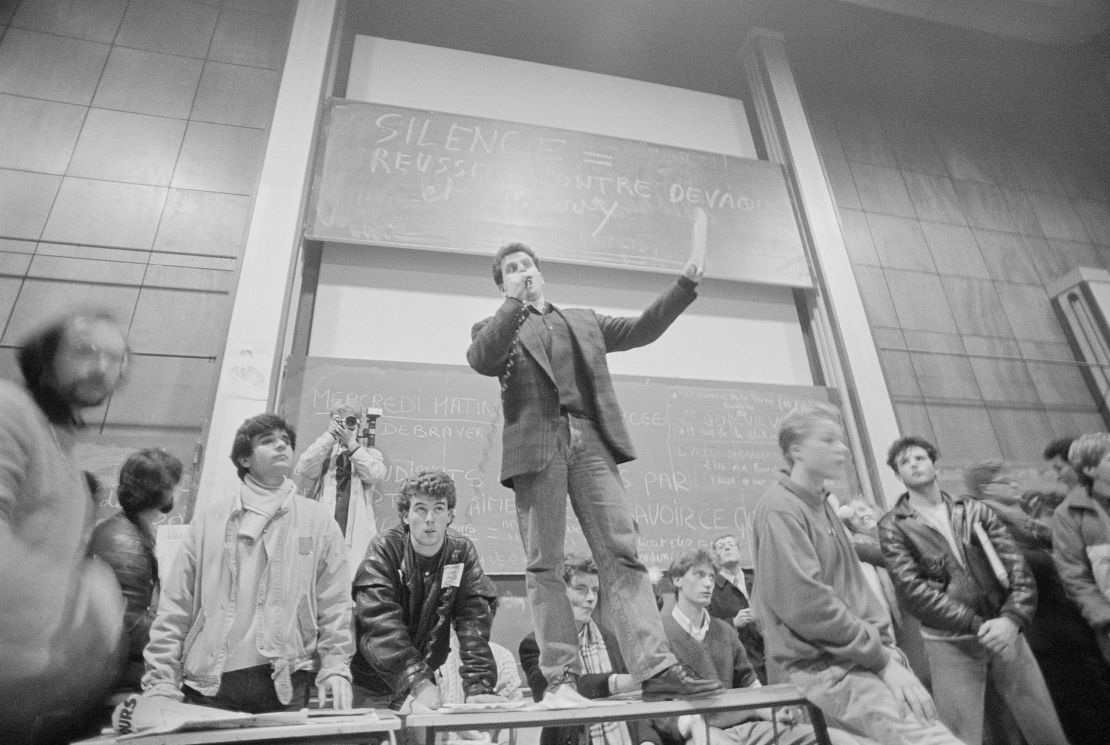 High school students gather in a general assembly in 1986 to protest against a bill intended to reform the French Department of Education.
