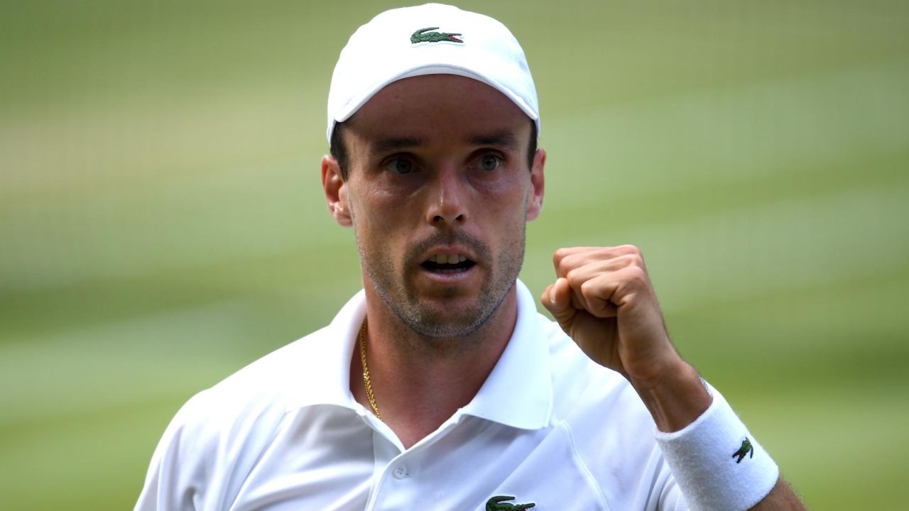 Roberto Bautista Agut took the second set in impressive fashion against Novak Djokovic.
