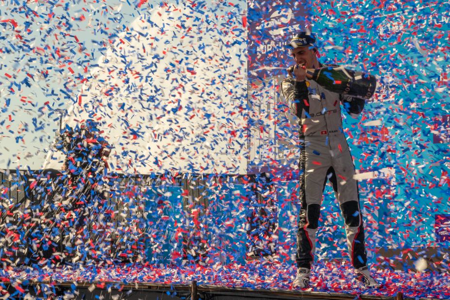 Former world champion Sebastian Buemi claimed his first victory of 2018/19 at the first of a double-header in New York.