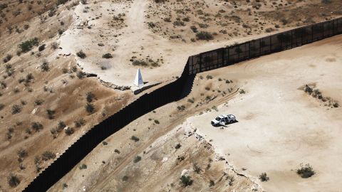 An aerial view of a U.S. Border Patrol vehicle (C-R) positioned next to the U.S.-Mexico border barrier on June 28, 2019 in Sunland Park, New Mexico. (Photo by Mario Tama/Getty Images)