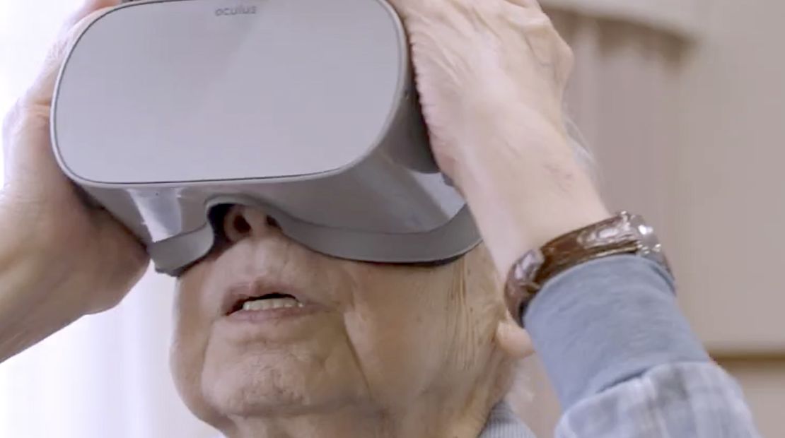 A class at the University of Tokyo gives seniors a chance to both watch and create VR travel videos. 