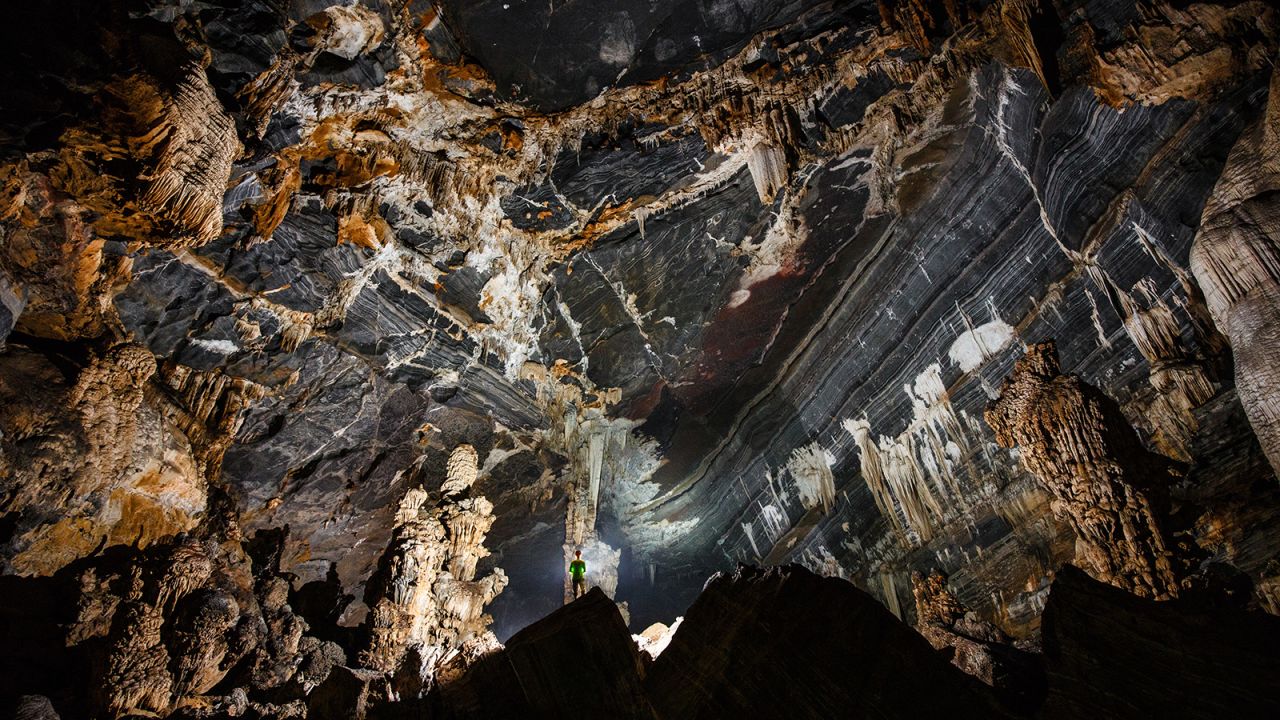 <strong>Hang Tien: </strong>Crossing through two caves (Hang Tien 1 and Hang Tien 2), the tour takes travelers on a jungle trek before dipping into the enormous, dry caves, which are a combined 5.5 kilometers long and 100 meters tall at their peak.