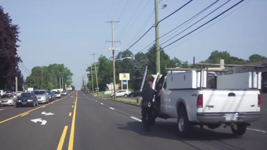 Cop Rushes To Save Man Having Seizure While Driving Cnn 