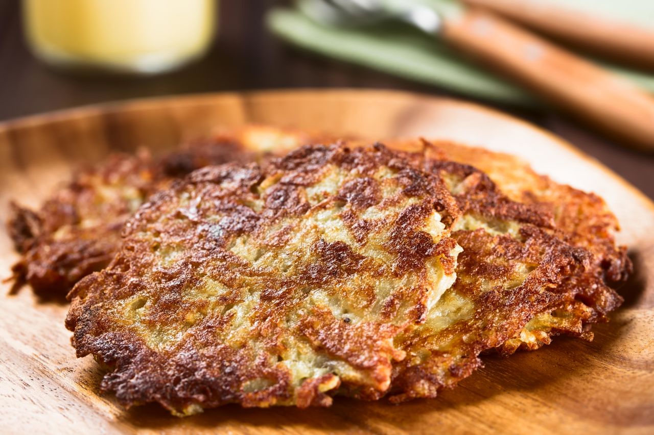 <strong>Reibekuchen: </strong>These popular potato pancakes have more than 40 names in German.