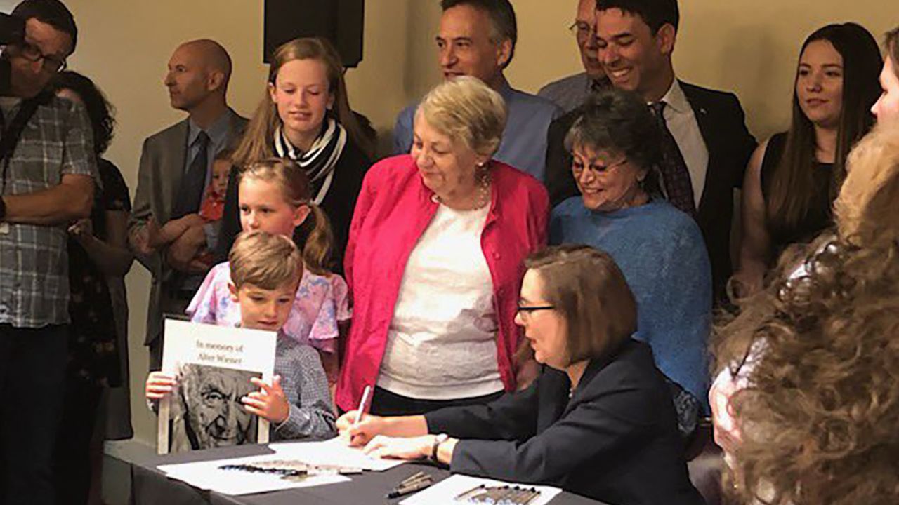 Oregon governor Holocaust education bill