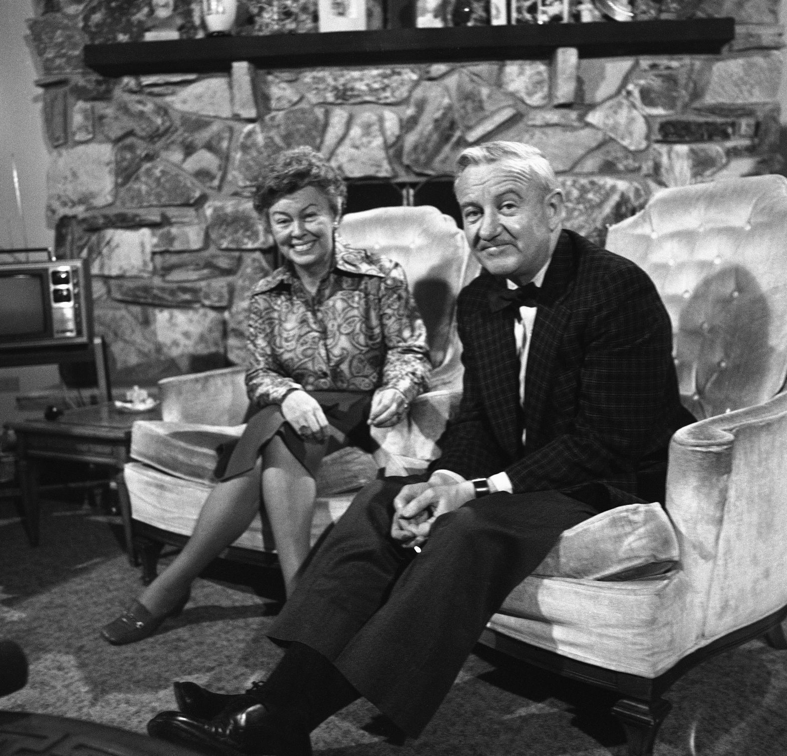 Stevens, right, relaxes with his wife, Elizabeth, in their home in Burr Ridge, Illinois, on November 29, 1975. Stevens was nominated by President Gerald Ford to the vacancy on the Supreme Court of the United States.