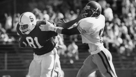 Cory Booker (#81) plays against USC at Stanford on Oct. 13, 1990. (Photo/Stanford Athletics)