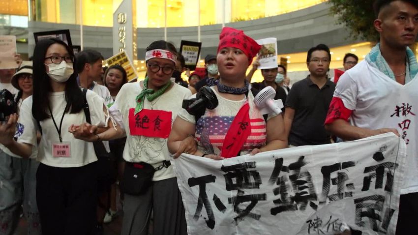 hong kong protest tactics Paula hancocks pkg vpx _00023720.jpg