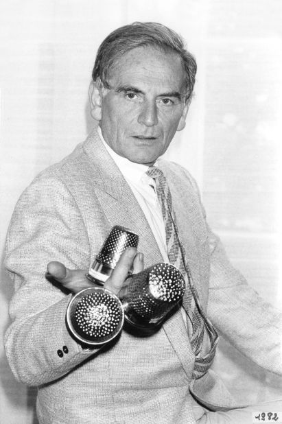 Pierre Cardin with his three Golden Thimble awards, 1982. 