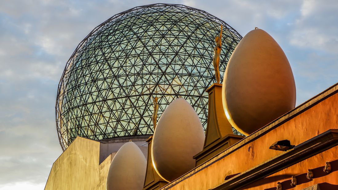 <strong>Art is everywhere: </strong>Giant eggs are positioned along the Theatre-Museum's roof.
