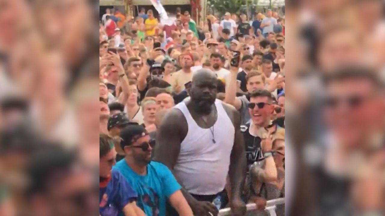 Shaq joins in on mosh pit at festival