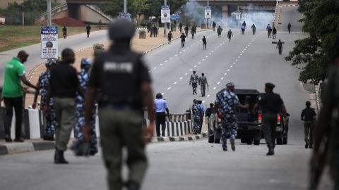 Nigerian police officers patrol in the streets of Abuja during clashes with members of the shiite Islamic Movement of Nigeria (IMN) on July 22, 2019. 