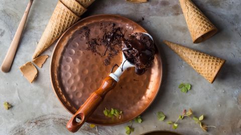 The insect "milk" ice cream is made with natural ingredients, such as raw honey, cocoa, spices and organic peanut butter.
