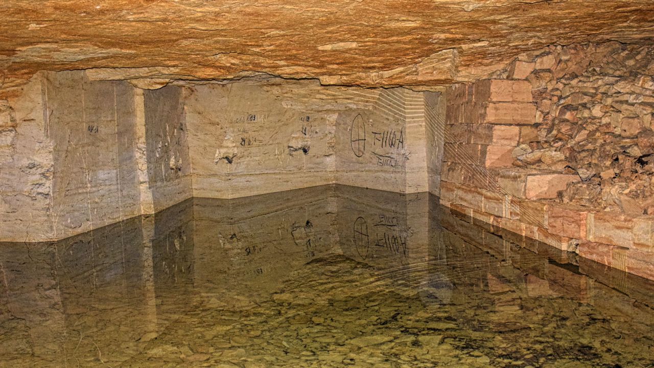 The catacombs conceal a number of small underground lakes.