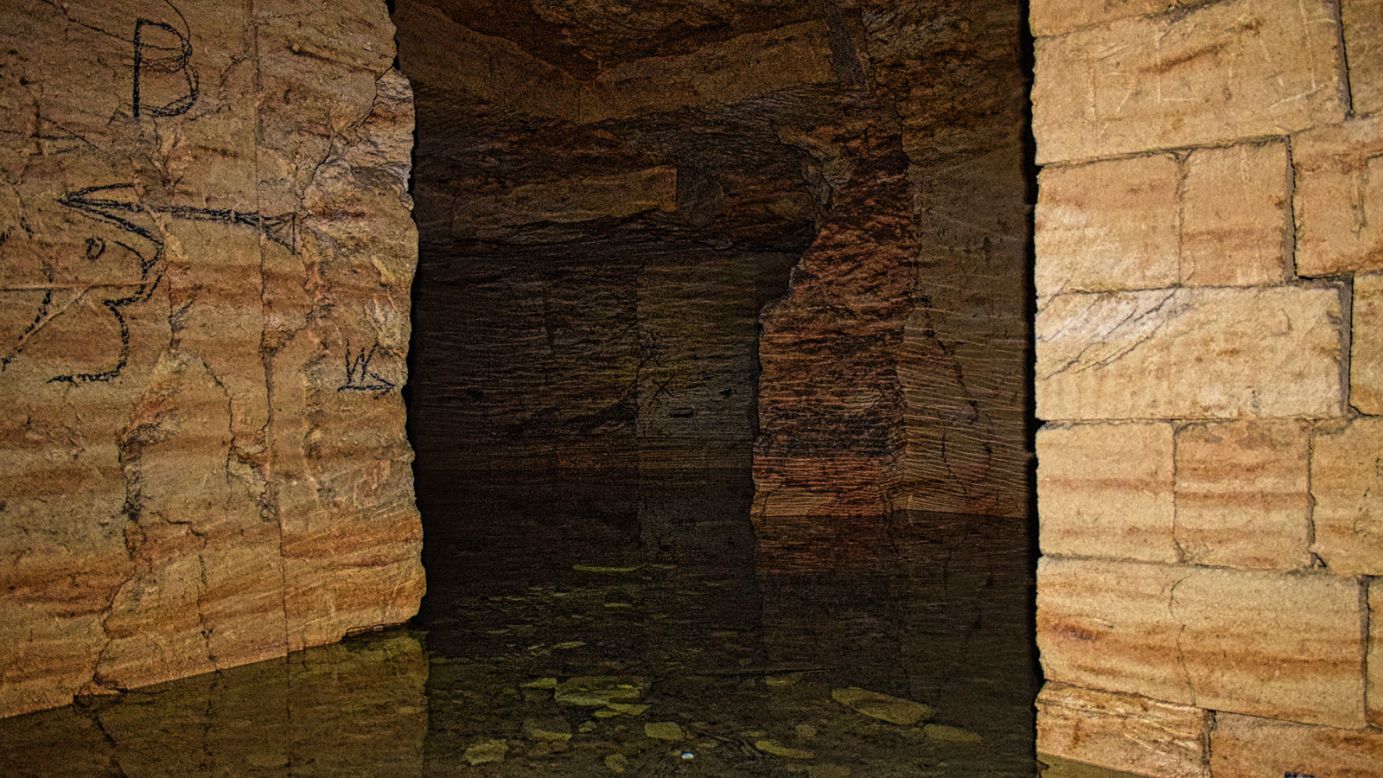<strong>Extensive maze:</strong> It's a chaotic system of unconnected caves and abandoned quarries or tunnels.