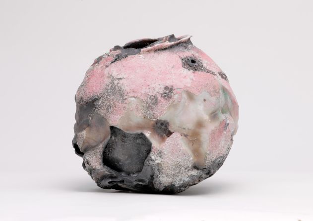 Untitled (2019) by Yuji Ueda. Scroll through the gallery to see more of his ceramic works.