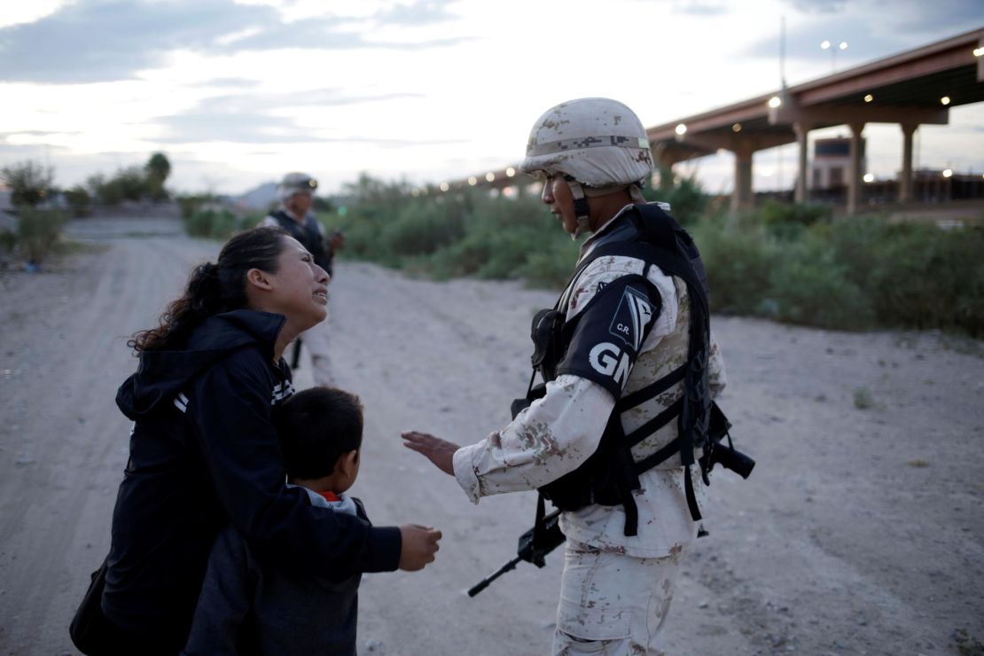 Guatemalan mother pleads with a Mexican soldier for mercy in new photos  taken at US border | CNN