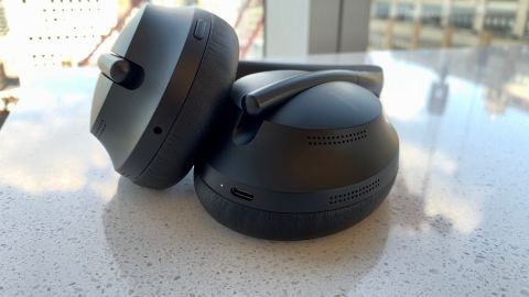 4-underscored bose 700 review.