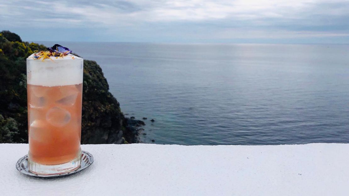 For creative cocktails with a dreamy sea view, try In Sé Natura, located at the Hotel Santa Isabella.