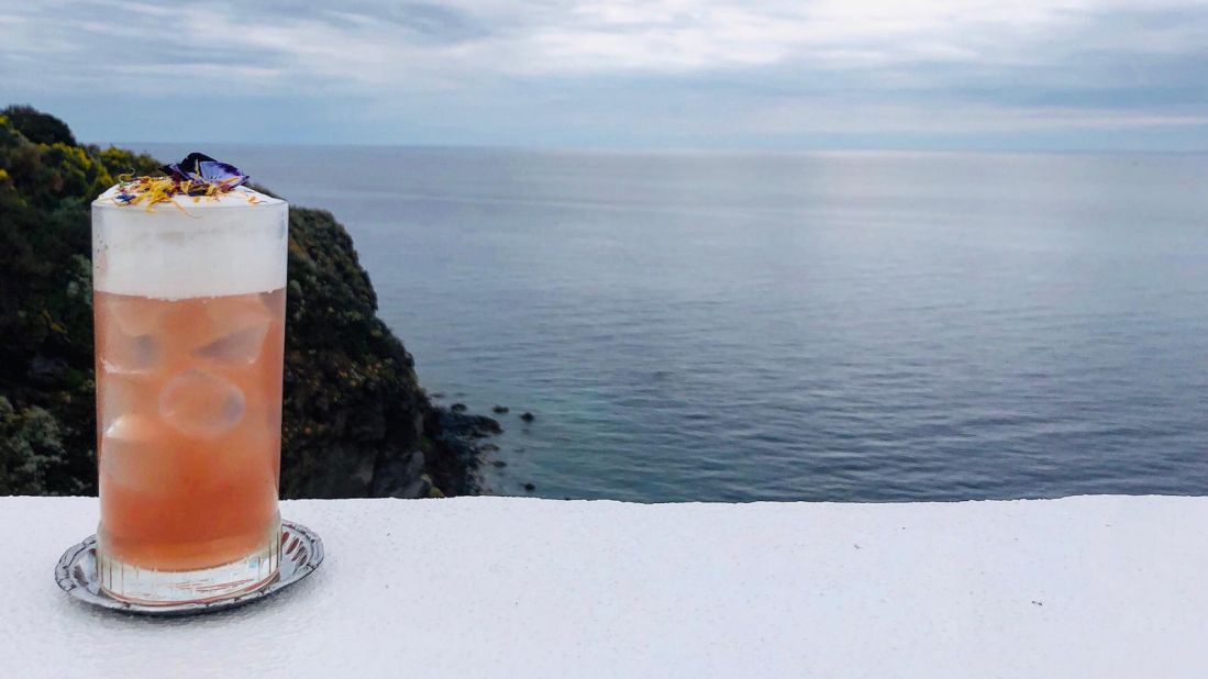 <strong>Mixology with a view: </strong>For creative cocktails with a dreamy sea view, try In Sé Natura at the Hotel Santa Isabella.