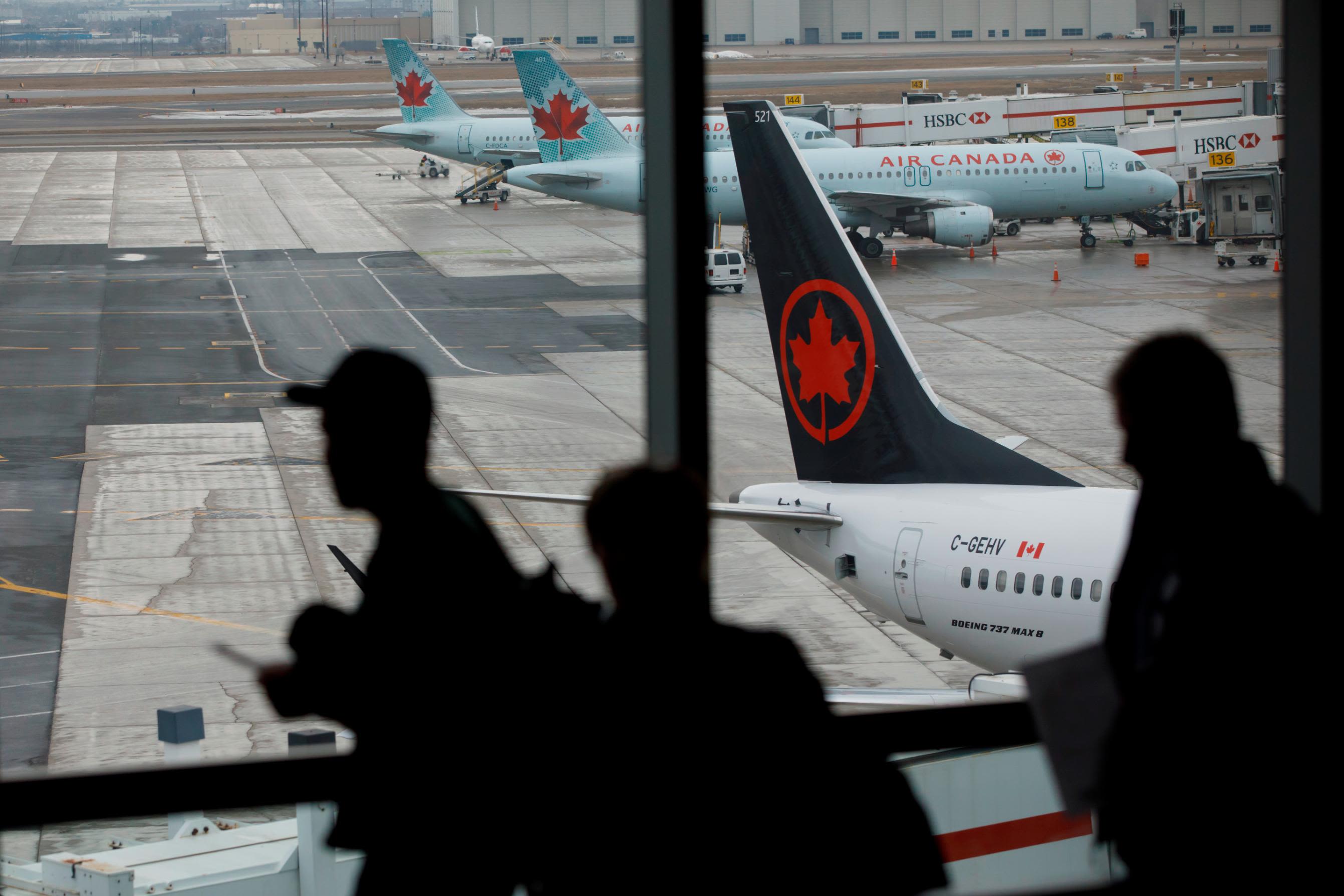 Air Canada passengers across country left stranded after 'technical issue'  delays, grounds flights