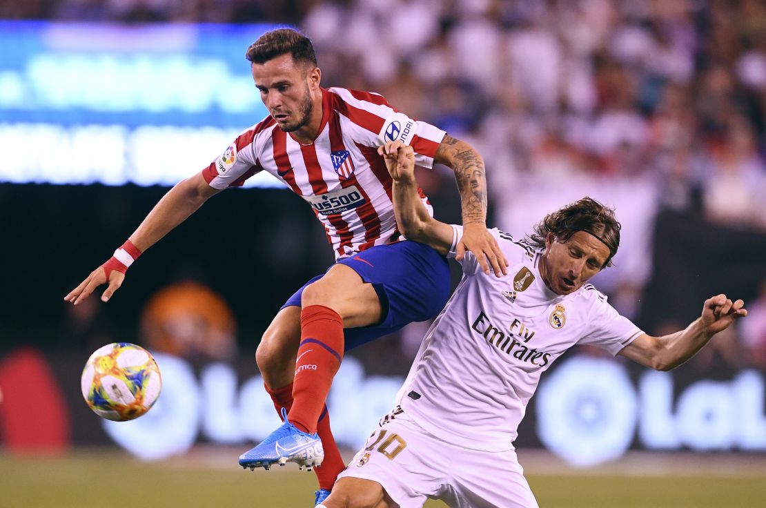 Real Madrid's Croatian midfielder Luka Modric (R) and Atletico Madrid's Spanish midfielder Saul Niguez (L) vie for the bal.