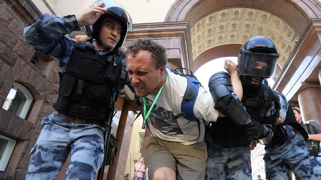 Hundreds of protesters were detained at an opposition election demonstration in Moscow on Saturday.
