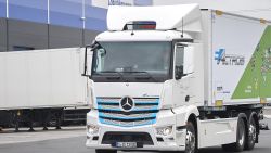 Quiet and clean deliveries in the Rhine-Main regio n: Rigterink Logistikgruppe tests the fully-electric eActros 