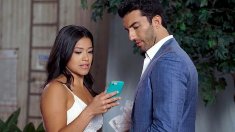 Gina Rodriguez and Justin Baldoni in "Jane the Virgin," which is wrapping its final season.