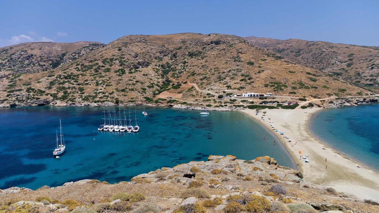 <strong>Kolona, Kythnos: </strong>This magnificent 300-foot-long stretch of sand joins Kythnos to the islet of St. Luke.