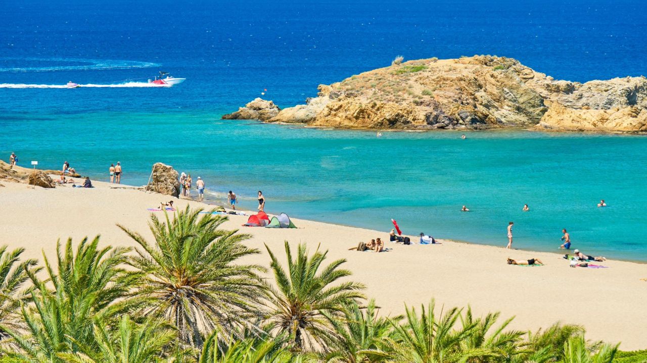 <strong>Vaï, Crete: </strong>Surrounded by the biggest palm forest in Europe, Vaï is one of the most beautiful beaches in Crete.
