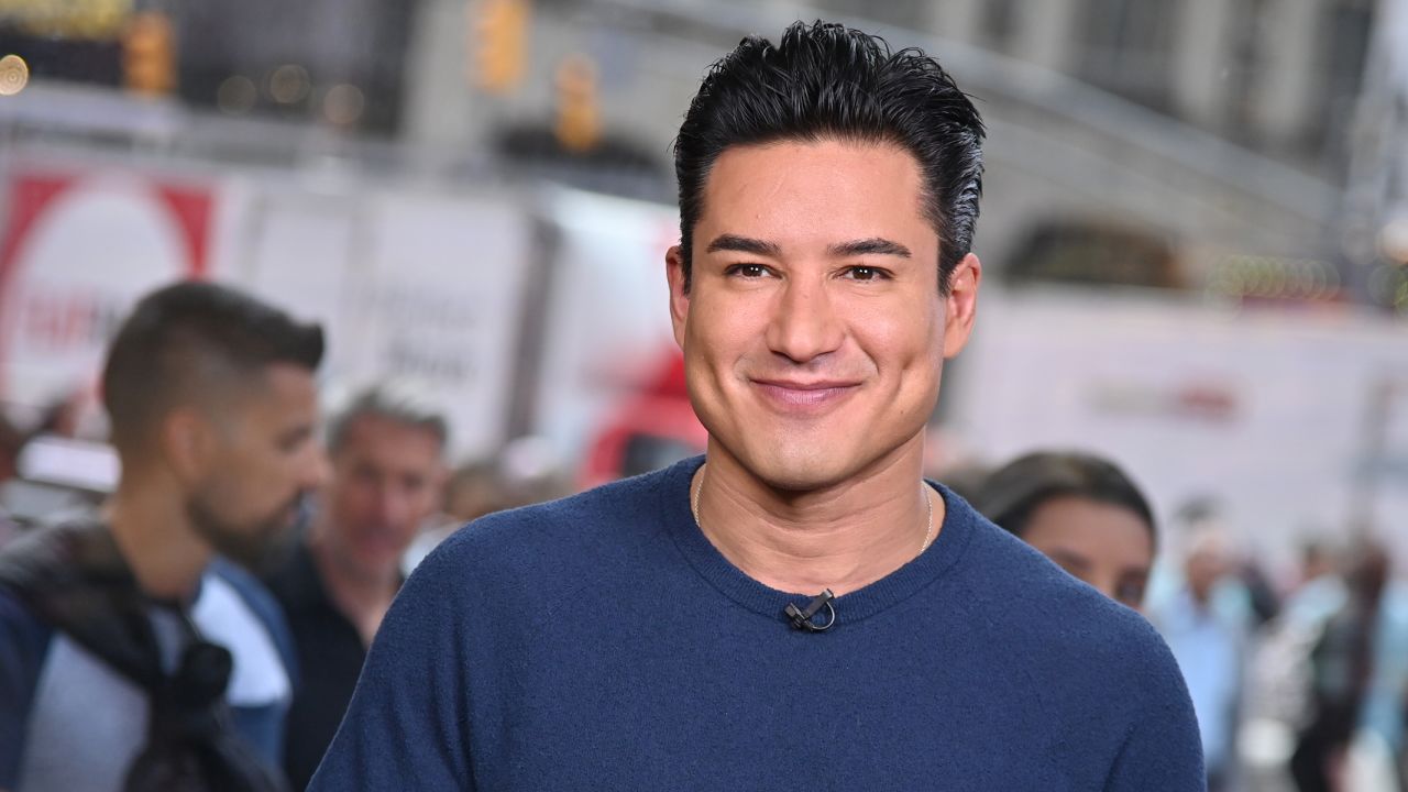 Mario Lopez apologizes for 'ignorant' comments about parenting and gender  identity | CNN