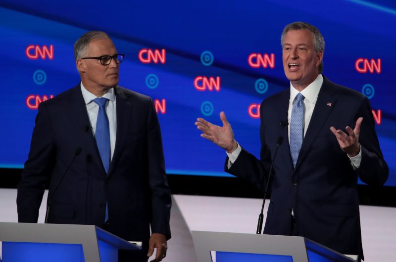 Daniel Pantaleo: NYPD Officer Loomed Over Bill De Blasio At Democratic ...