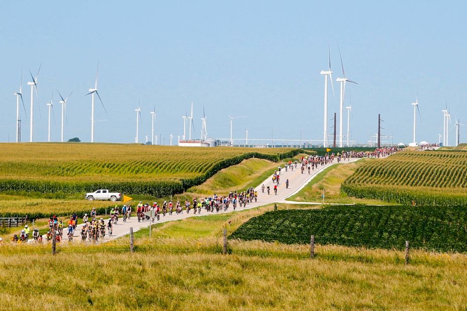 <strong>Open road: </strong>Riders roll toward Ogden on the third day of RAGBRAI on Tuesday, July 24, 2018.