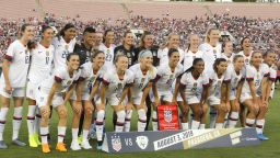 PASADENA, CALIFORNIA - AUGUST 03:    The United States Women's National Team poses for a photo ahead of the first game of the USWNT Victory Tour against Republic of Ireland at Rose Bowl on August 03, 2019 in Pasadena, California. (Photo by Katharine Lotze/Getty Images)