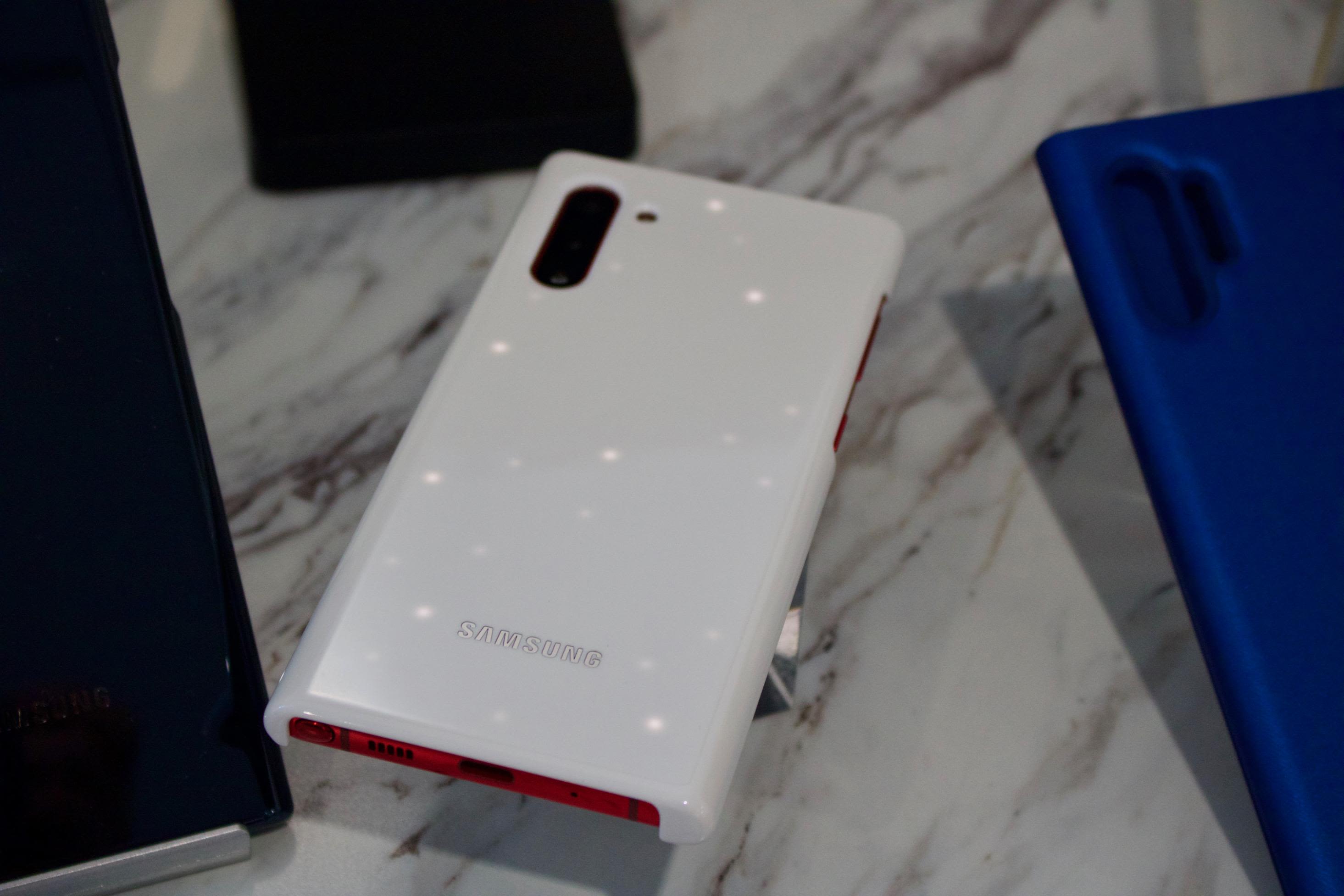 Eve Påhængsmotor Panter Galaxy Note 10 and Note 10+ Accessories: Fast chargers and cases | CNN  Underscored