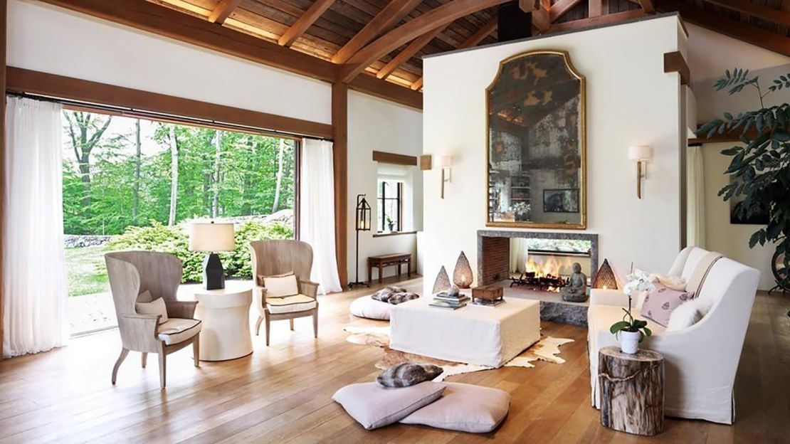 Imagine ending an open-air yoga session in Tom Brady and Gisele Bündchen's home. 