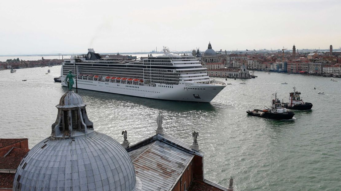 At the moment, ships sail along the Giudecca Canal.