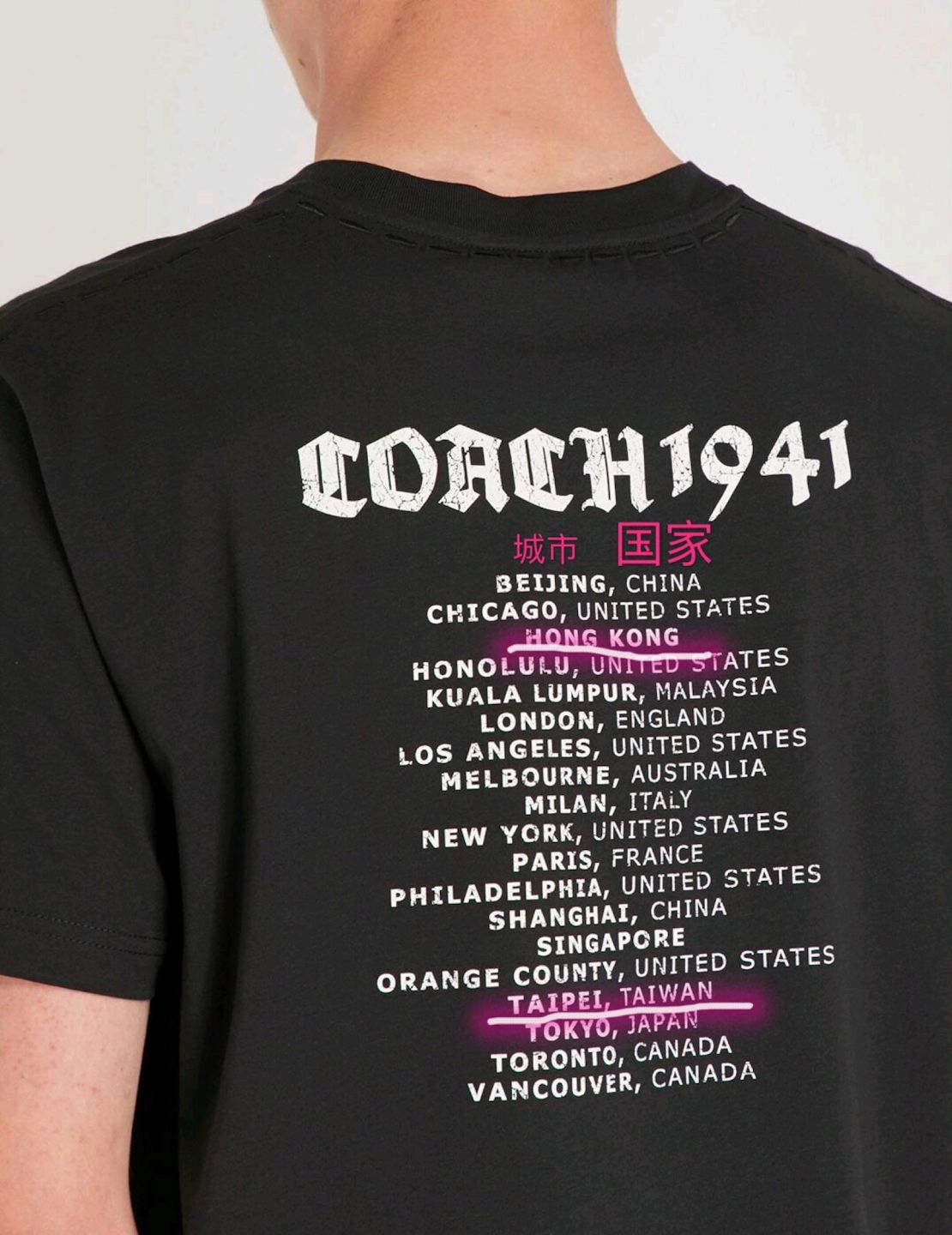 Weibo users criticized how the Coach T-shirt describes the status of Hong Kong and Taiwan.