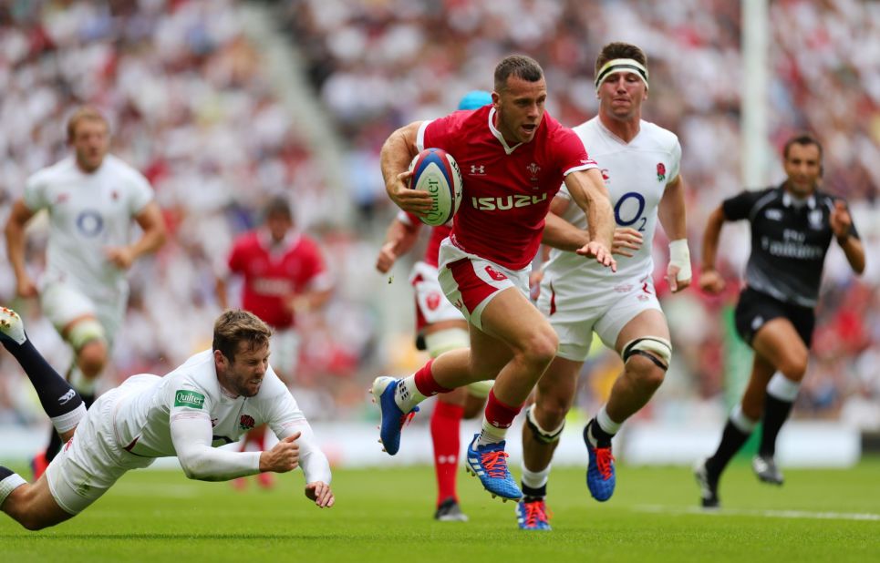 Davies has cemented his position as Warren Gatland's first choice nine over the past few years. His acceleration and ability to fly through gaps in opposition defenses will make him an attacking threat in Japan. 