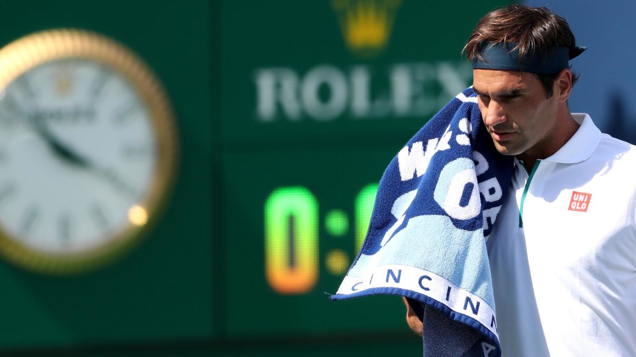 Roger Federer struggled to find his form as he slid to a straight sets defeat.