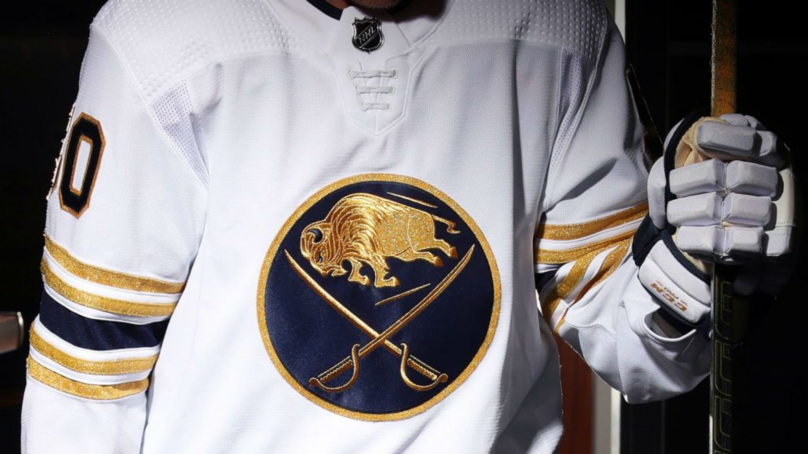 Twitter reacts to Buffalo Sabres' new royal blue jerseys