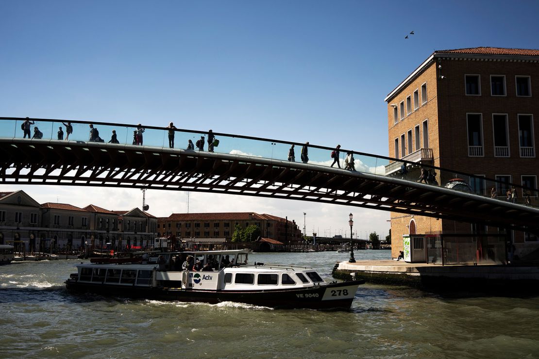 The Constitution Bridge connects Santa Lucia Train Station and the Piazzale Roma.