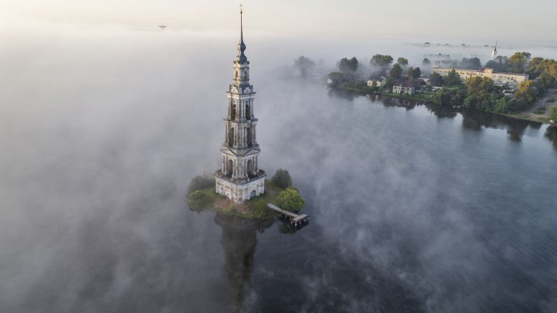 <strong>Kalyazin, Moscow</strong>: Kalyazin Bell Tower is part of the submerged monastery of St. Nicholas. It lies in the Uglich Reservoir, created in 1939. <br />