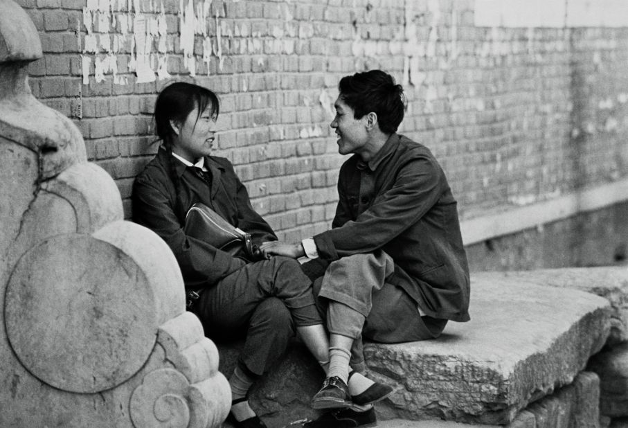 A young couple in Beijing's Ritan Park in 1981.